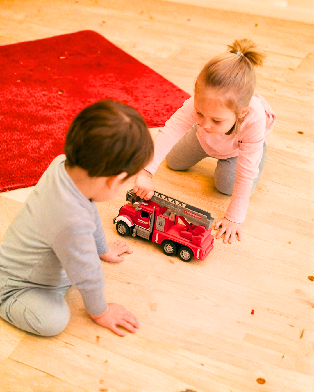 Svetleći vatrogasni kamion